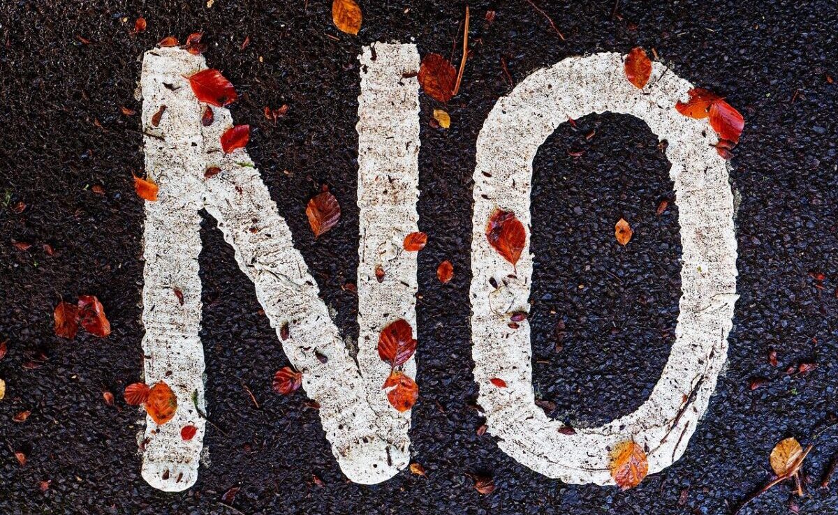 Picture of the word No written on a pavement